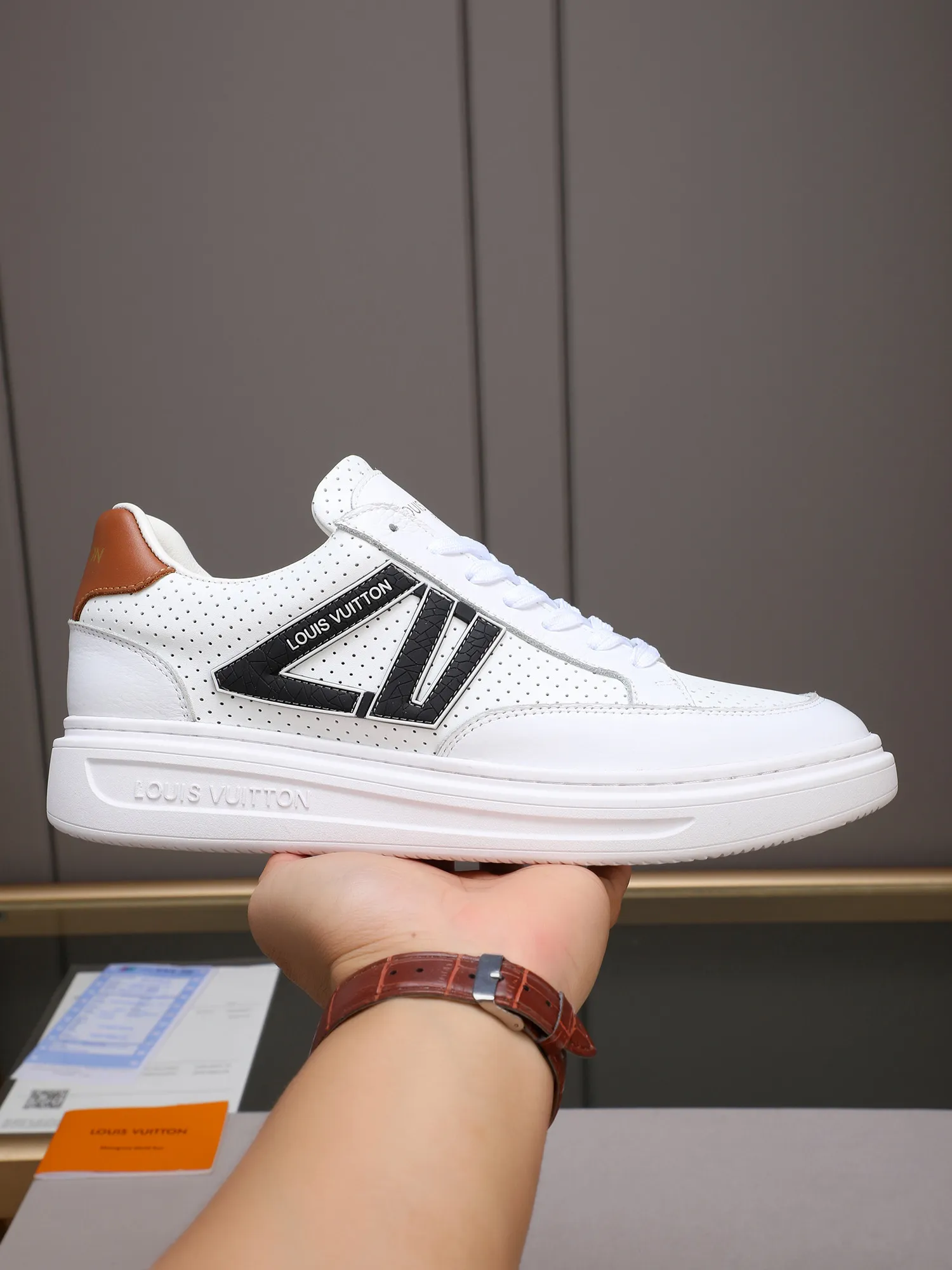 PP420 main model 👍👍👍2025 new LOUIS VUITTON [Luden Yiwei]——LV upper [Lv]🇮🇹Imported first-layer cowhide embossed🇩🇪Inside imported sheepskin lining ➕Non-slip and wear-resistant outsole. Every man's identity is reflected in his elegant and stable upper shoes🚶🏻🚶🏻📯 No matter the wind or rain, the shoe last remains unchanged and can stand the test of time🔍️. ——Code number: 38-44 (45 can be customized)